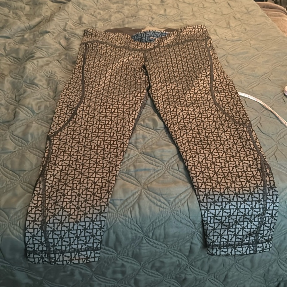 Vineyard Vines reversible leggings